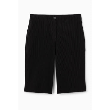 Women Pleated Bermuda Shorts - Black