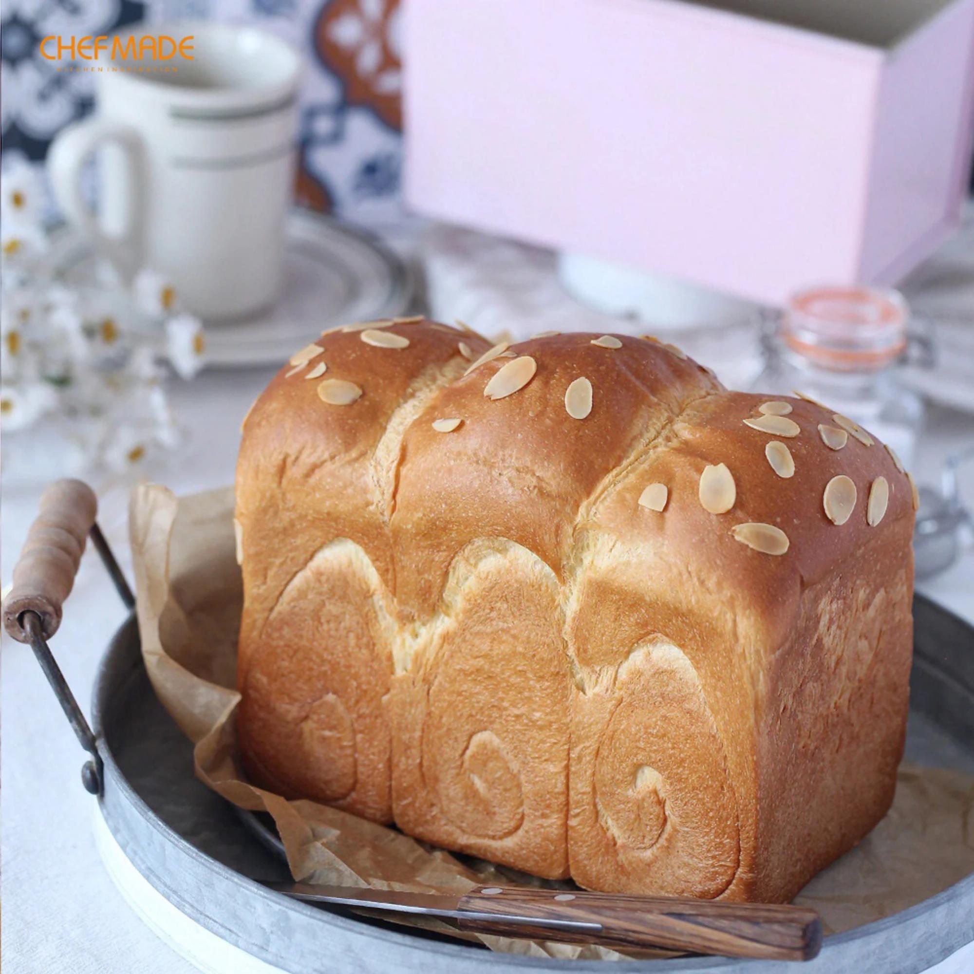 Non-Stick Covered Loaf Pan - Pink