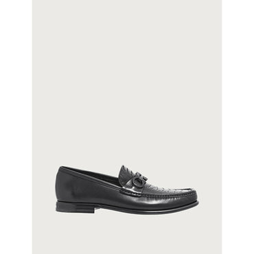 Men Loafers with Gancini Ornament [Width: 3E] - Black