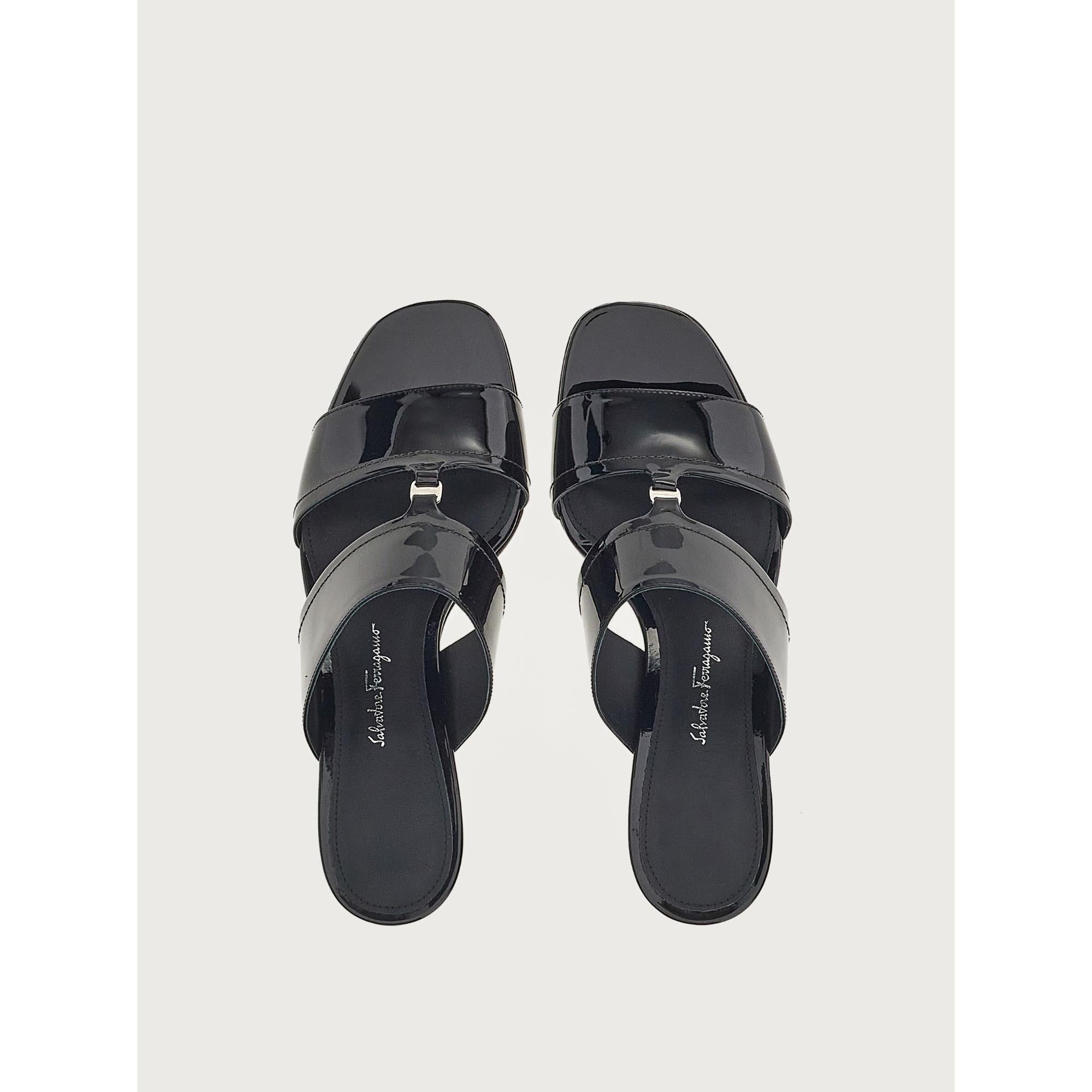 Women Vara Chain Sandals [Width: 1D] - Black