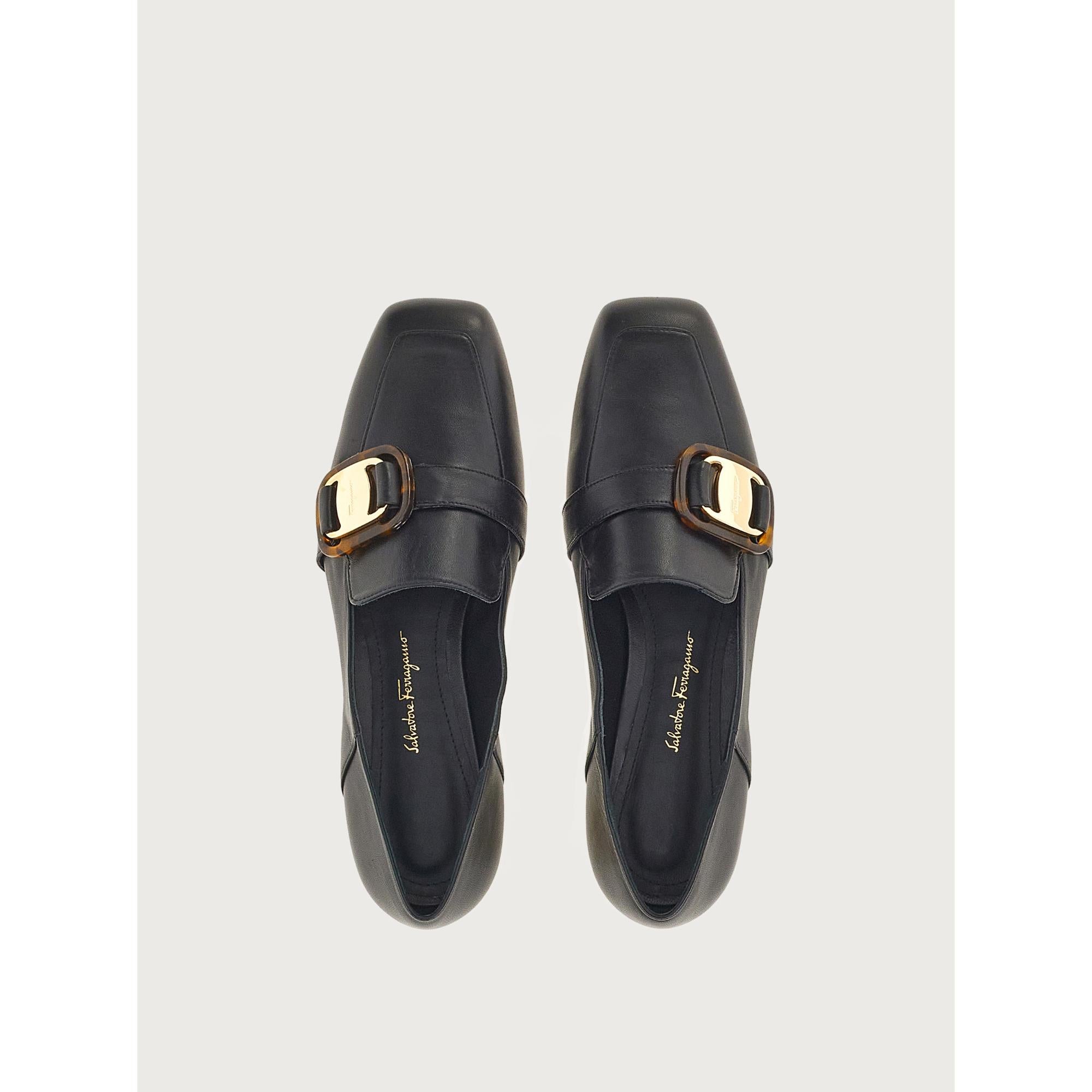 Women Vara Chain Loafers [Width: 1D] - Black