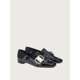 Women Vara Chain Loafers [Width: 1D] - Black