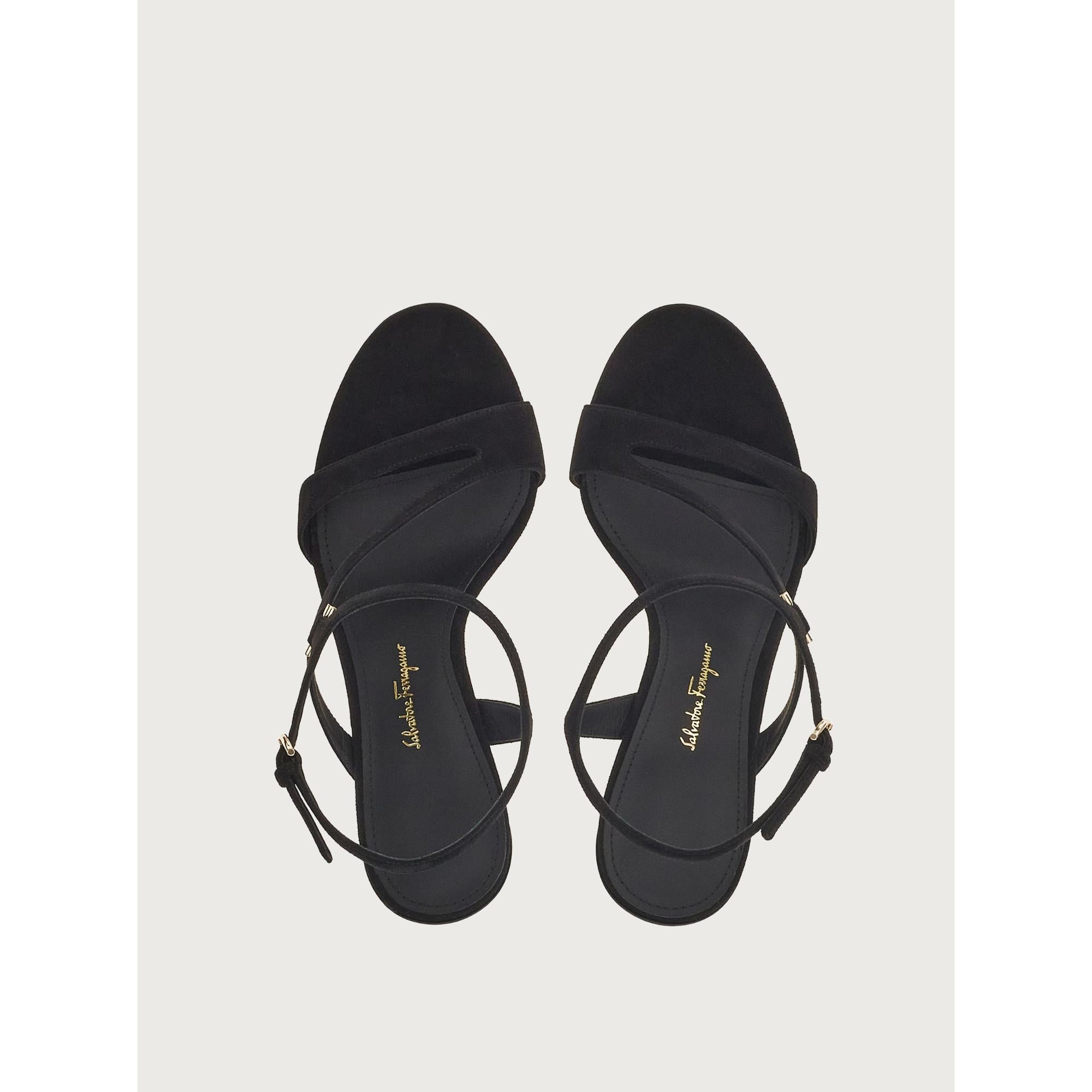 Women Sandals with Gancini Ornament [Width: 1D] - Black