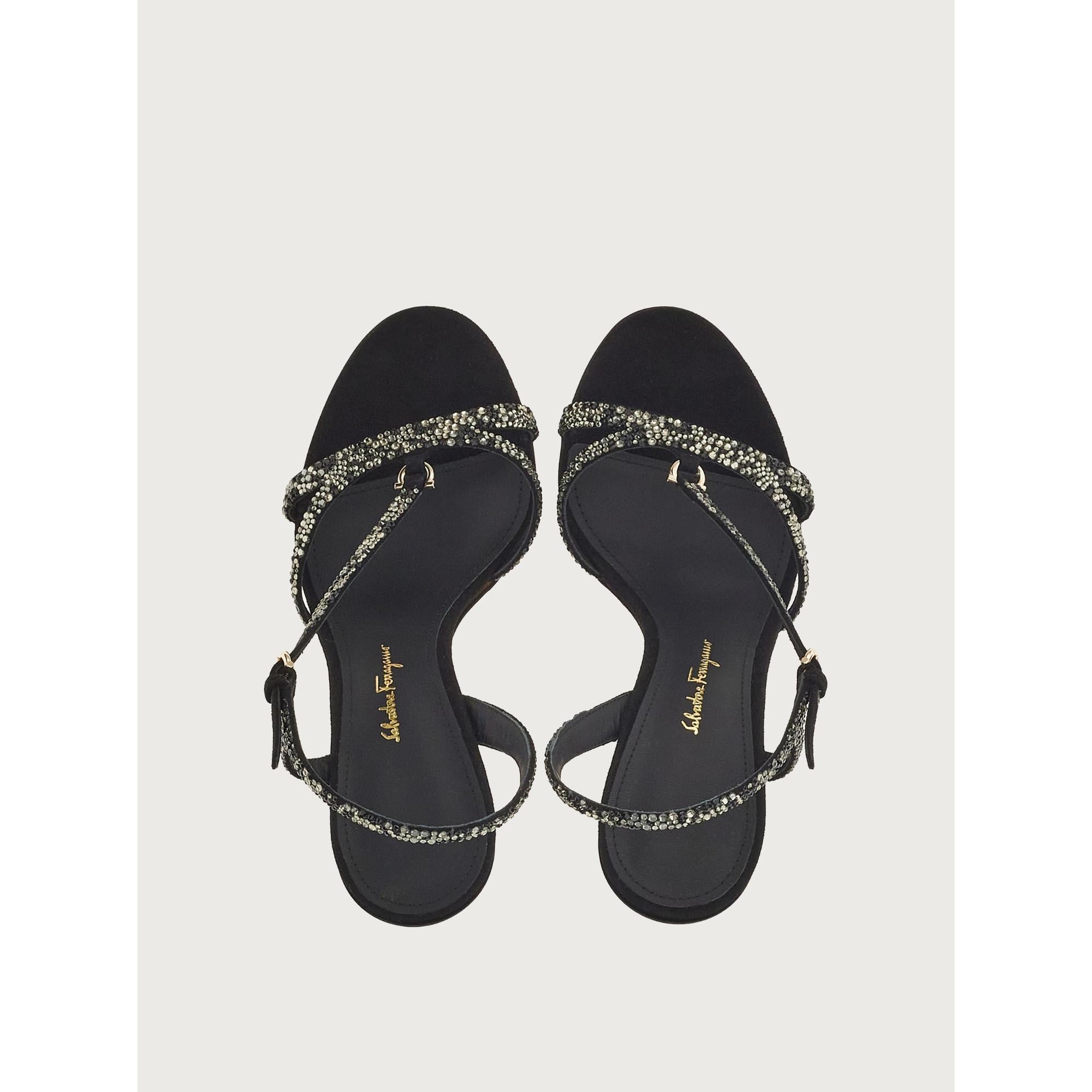 Women Sandals with Gancini Ornament [Width: 1D] - Black