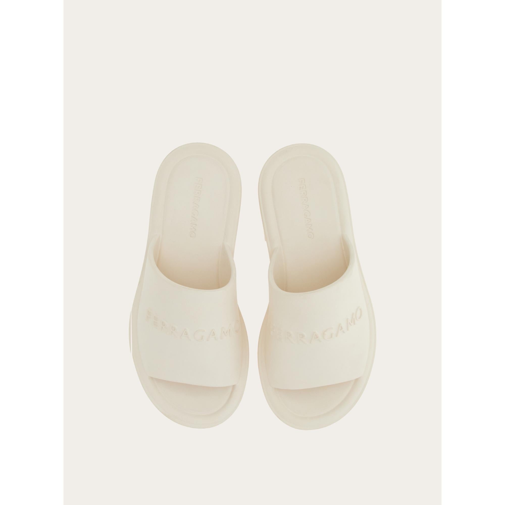 Women Sliders with 3D Logo [Width: M] - Mascarpone