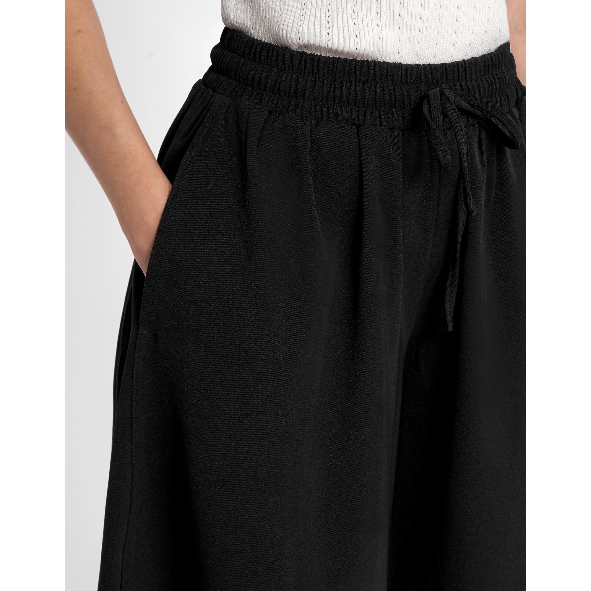 Self-tie Elastic Waist Shorts - Black
