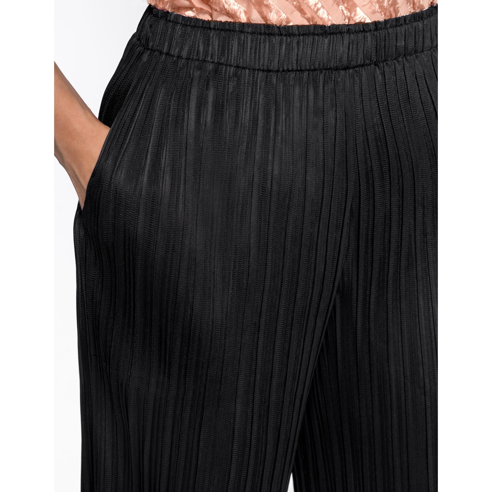 Straight Leg Pleated Trousers - Black