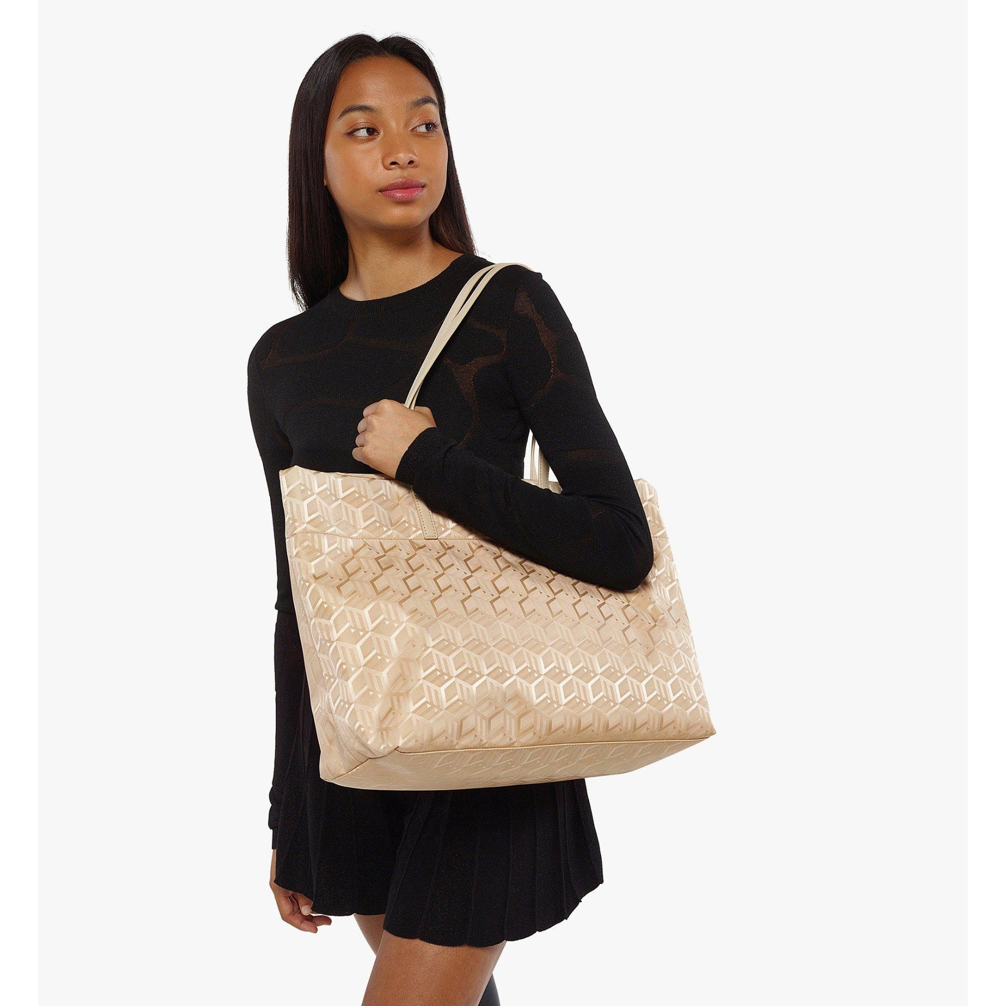 Women Aren Shopper in Cubic Jacquard Nylon - Semolina