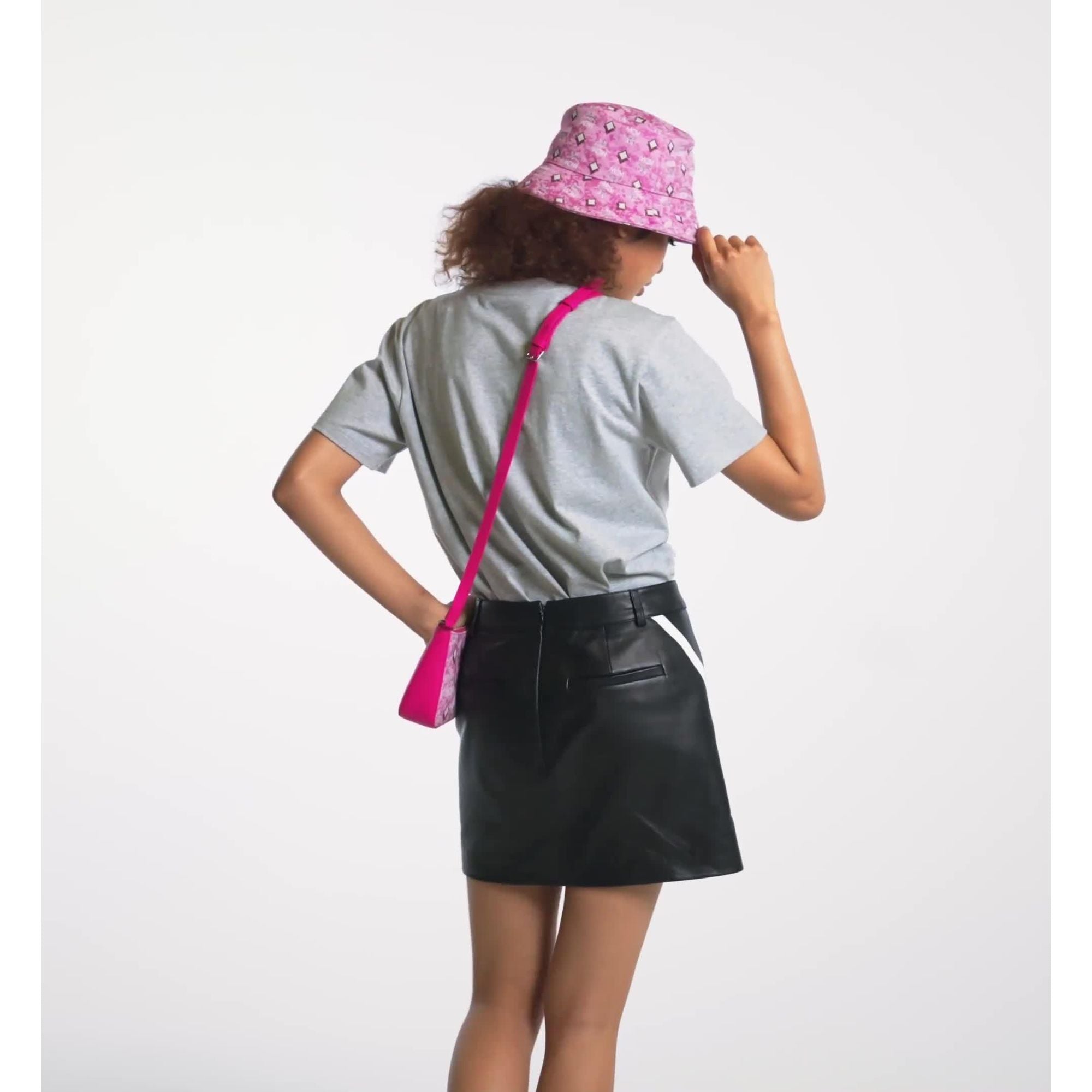 Women Aren Shoulder Bag In Vintage Monogram Jacquard - Pink