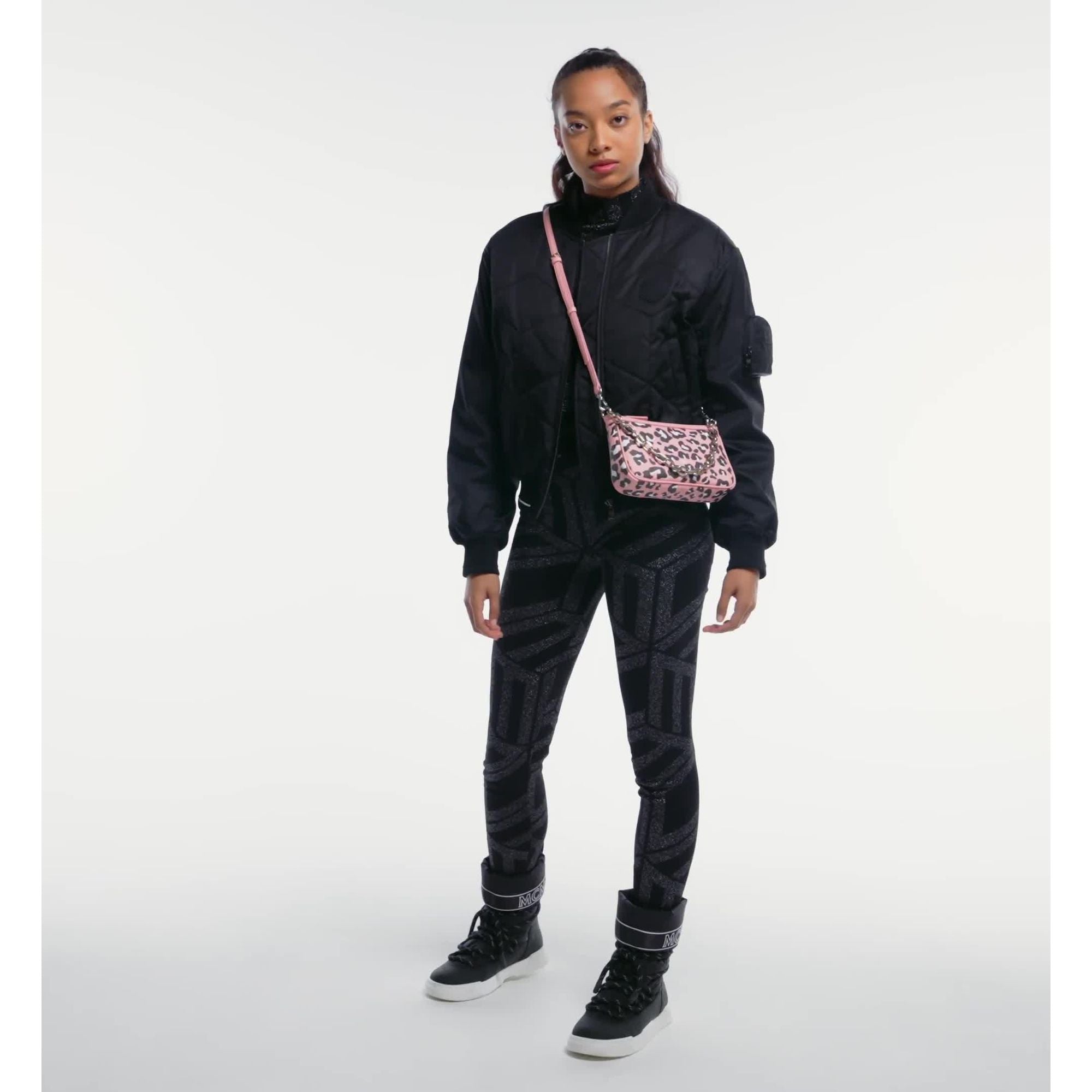 Women Aren Shoulder Bag In Leopard Visetos - Blossom Pink Visetos