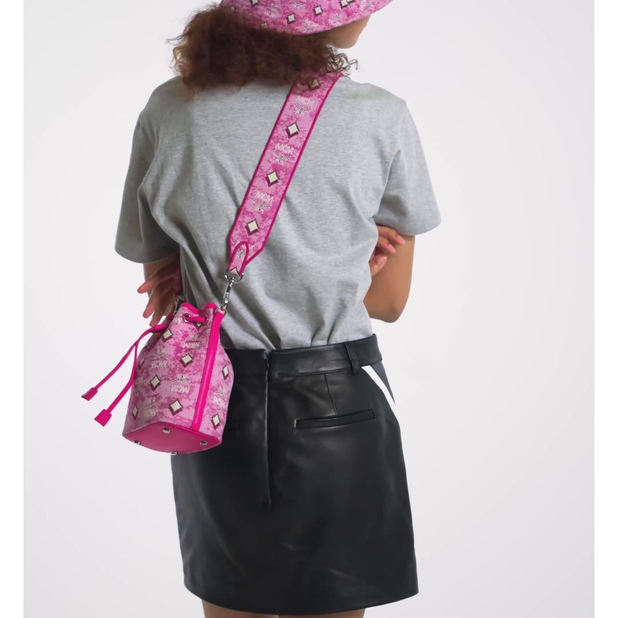 Women Aren Shoulder Strap In Vintage Monogram Jacquard - Pink
