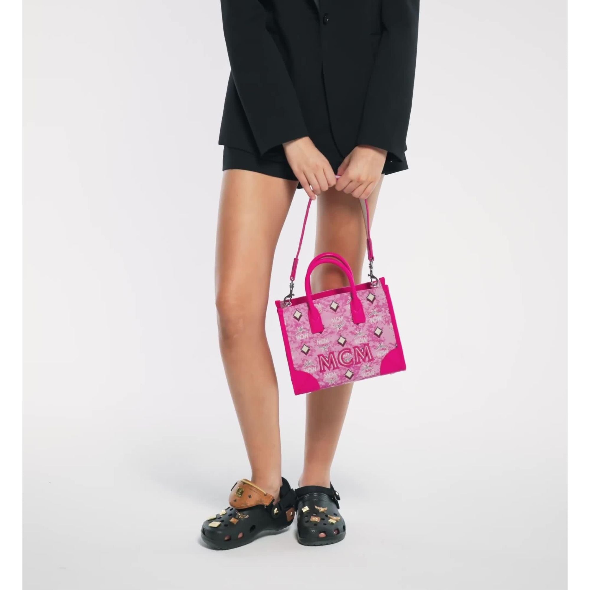Women Aren Shoulder Strap In Vintage Monogram Jacquard - Pink